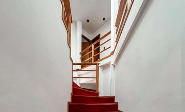 Casa en venta - 4 Dormitorios 4 Baños - La Plata