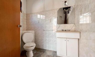 Casa en venta - 4 Dormitorios 4 Baños - La Plata