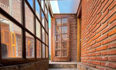 Casa en venta - 4 Dormitorios 4 Baños - La Plata