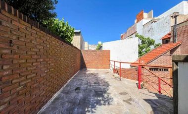 Casa en venta - 4 Dormitorios 4 Baños - La Plata
