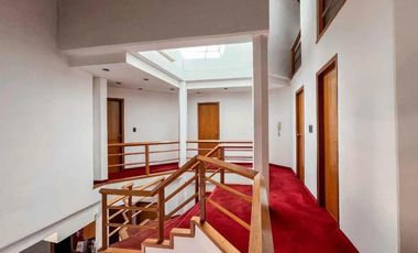 Casa en venta - 4 Dormitorios 4 Baños - La Plata