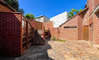 Casa en venta - 4 Dormitorios 4 Baños - La Plata