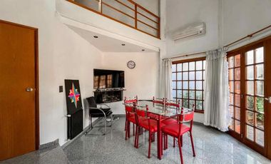 Casa en venta - 4 Dormitorios 4 Baños - La Plata