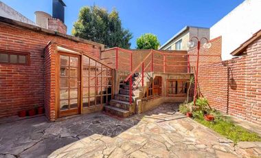 Casa en venta - 4 Dormitorios 4 Baños - La Plata