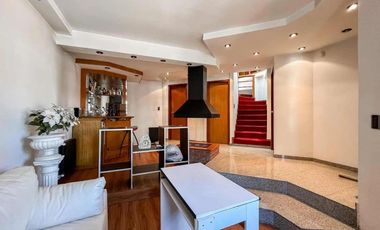 Casa en venta - 4 Dormitorios 4 Baños - La Plata