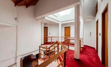 Casa en venta - 4 Dormitorios 4 Baños - La Plata