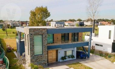 Casa en venta - Barrio Terralagos, Canning