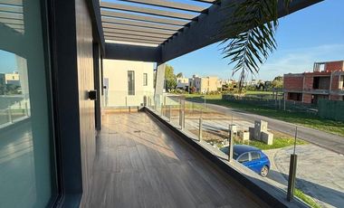 Casa en venta - Barrio Terralagos, Canning