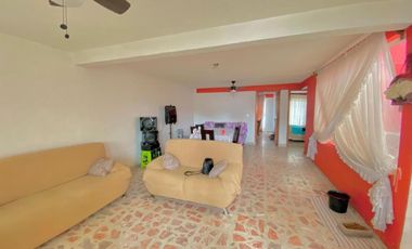 Se vende casa a 2 minutos de metro Coyuya con 2 departamentos independientes