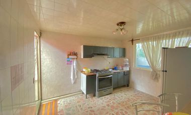 Se vende casa a 2 minutos de metro Coyuya con 2 departamentos independientes