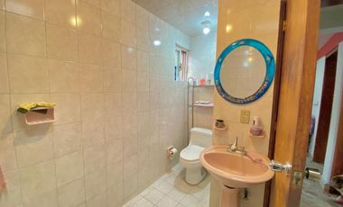 Se vende casa a 2 minutos de metro Coyuya con 2 departamentos independientes