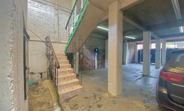 Se vende casa a 2 minutos de metro Coyuya con 2 departamentos independientes