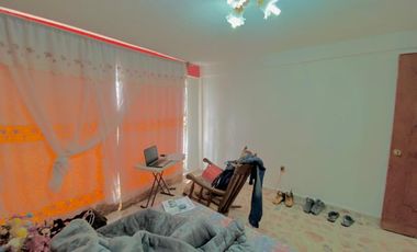 Se vende casa a 2 minutos de metro Coyuya con 2 departamentos independientes