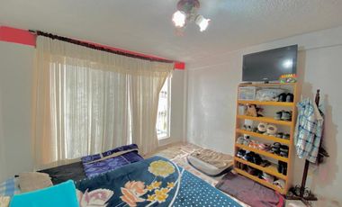 Se vende casa a 2 minutos de metro Coyuya con 2 departamentos independientes