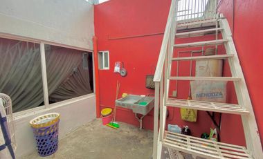 Se vende casa a 2 minutos de metro Coyuya con 2 departamentos independientes