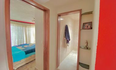 Se vende casa a 2 minutos de metro Coyuya con 2 departamentos independientes