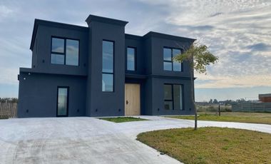 Casa en Alquiler Amoblada y Equipada - Riberas, Puertos del Lago