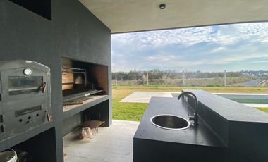 Casa en Alquiler Amoblada y Equipada - Riberas, Puertos del Lago