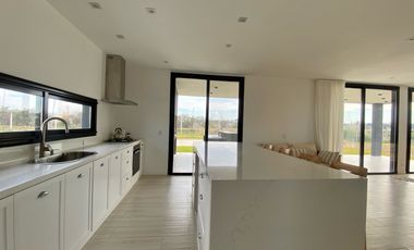 Casa en Alquiler Amoblada y Equipada - Riberas, Puertos del Lago