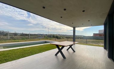 Casa en Alquiler Amoblada y Equipada - Riberas, Puertos del Lago