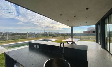 Casa en Alquiler Amoblada y Equipada - Riberas, Puertos del Lago