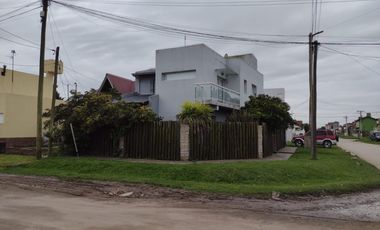 Casa en venta - 4 Dormitorios 3 Baños - Santa Clara del Mar