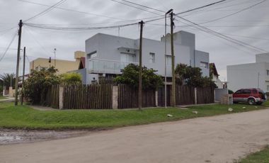 Casa en venta - 4 Dormitorios 3 Baños - Santa Clara del Mar