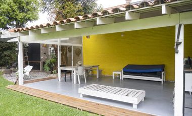 Chalet de 5 ambientes en alquiler temporal, en Martínez.