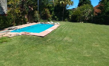Chalet de 5 ambientes en alquiler temporal, en Martínez.