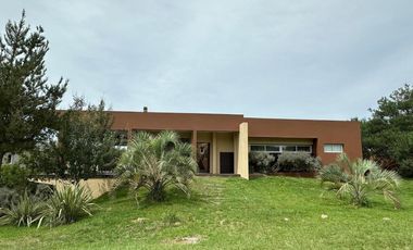 Casa en venta - 4 Dormitorios 3 Baños - Pinamar