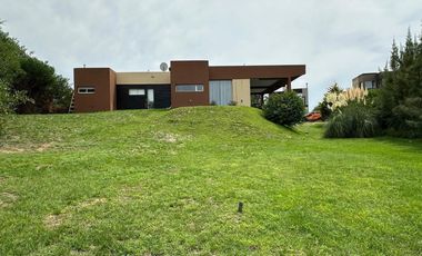 Casa en venta - 4 Dormitorios 3 Baños - Pinamar