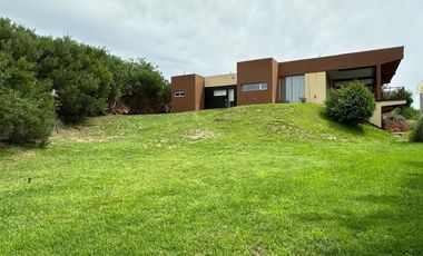 Casa en venta - 4 Dormitorios 3 Baños - Pinamar