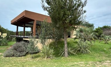 Casa en venta - 4 Dormitorios 3 Baños - Pinamar