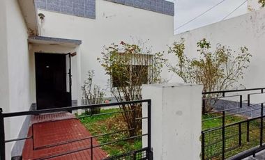 Casa en venta - 2 Dormitorios 2 Baños - 249Mts2 - Azul