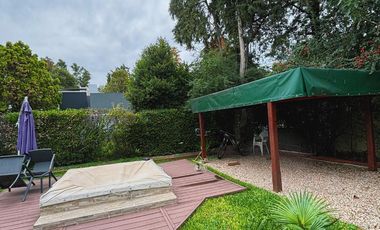 Casa en venta - 3 Dormitorios 2 Baños - Cochera - Berazategui