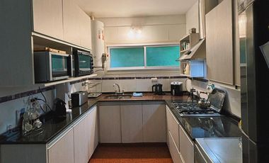 Casa en venta - 3 Dormitorios 2 Baños - Cochera - Berazategui