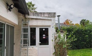 Casa en venta - 3 Dormitorios 2 Baños - Cochera - Berazategui