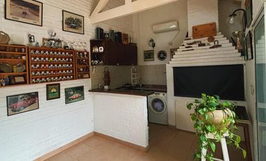 Casa en venta - 3 Dormitorios 2 Baños - Cochera - Berazategui