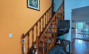 Casa en venta - 3 Dormitorios 2 Baños - Cochera - Berazategui