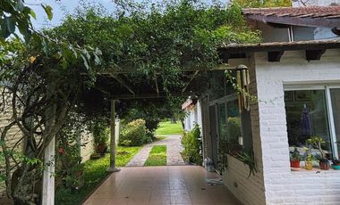 Casa en venta - 3 Dormitorios 2 Baños - Cochera - Berazategui