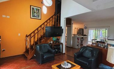 Casa en venta - 3 Dormitorios 2 Baños - Cochera - Berazategui