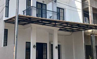 Rumah 2 lantai lokasi strategis