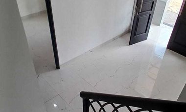 Rumah 2 lantai lokasi strategis