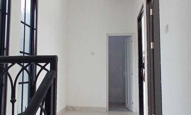Rumah 2 lantai lokasi strategis