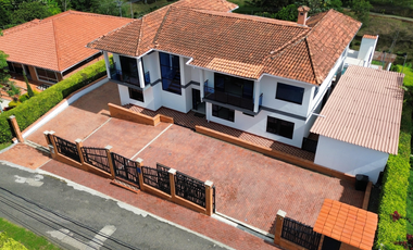Casa campestre en arriendo en Sabanitas - Pereira