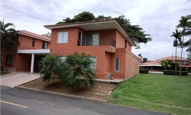 Alquilo casa en jamundi barrio el castillo la herreria 4 con5 alcobas