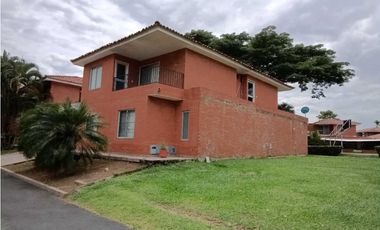 Alquilo casa en jamundi barrio el castillo la herreria 4 con5 alcobas