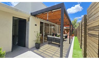 Venta casa moderna en El Retiro, una sola planta y acabados de lujo.