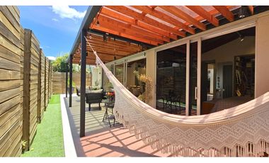 Venta casa moderna en El Retiro, una sola planta y acabados de lujo.