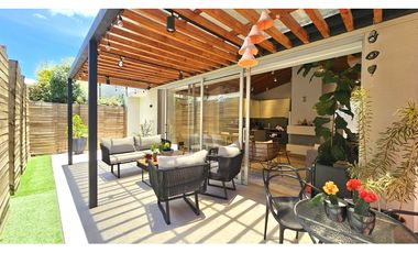 Venta casa moderna en El Retiro, una sola planta y acabados de lujo.